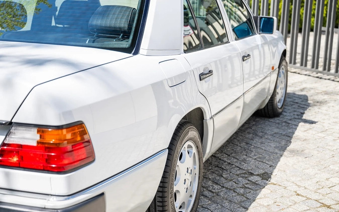 Mercedes-Benz W124 (1984-1993) cena 129000 przebieg: 28384, rok produkcji 1993 z Warszawa małe 742